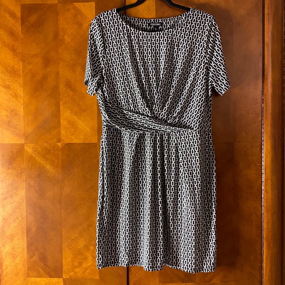 Women’s Roz & Ali dress size 16 NWOT